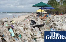 Plaże Bali zasypane falą plastikowych śmieci