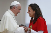 Papież zmienia prawo. Kobiety mogą rozdawać Komunię św. i odprawiać pogrzeby