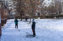 Dzieci zjeżdżały na sankach. Nagle zjawiła się policja