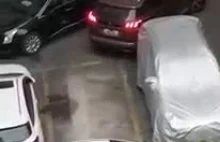 Kierowca utknął na parkingu