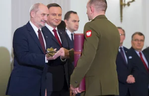 Macierewicz kazał swojej rzeczniczce zaatakować byłych oficerów UOP.