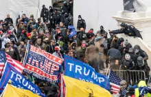 Protestujący Trumpowcy rozsmarowali swoje odchody po Kapitolu...