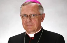 Biskup drugi raz zakażony koronawirusem. Trafił do szpitala