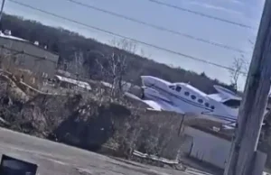 Cessna 421B spada po awarii silników. Film z kamer bezpieczeństwa