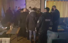 Otworzył dziś klub mimo lockdownu. Jest kontrola sanepidu i policji