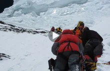 Rusza atak szczytowy na K2. Tak wygląda olbrzymi serak w drodze na szczyt
