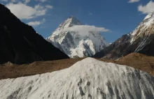 Nepalczycy zdobyli K2 zimą! Historyczny sukces. Zginął wspinacz
