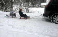 Kulig za samochodem 500zł mandatu. Niebezpieczna i zakazana zabawa