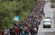 Tysiące migrantów z Hondurasu maszerują w kierunku USA