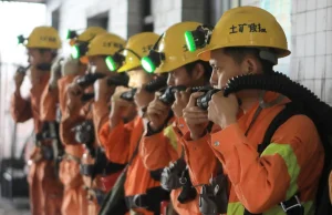 "Jesteśmy wycieńczeni". Walka o życie górników uwięzionych od tygodnia w kopalni