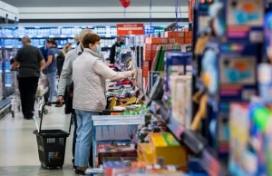 Sieci handlowe zapłacą w lutym miliony złotych nowego podatku od sprzedaży