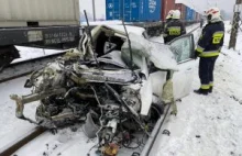Groźny wypadek pod Bydgoszczą. Kobieta wjechała w pociąg