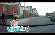 Upadek policjanta na rowerze