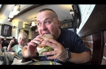 Kołobrzeg i burger w restauracji Starówka