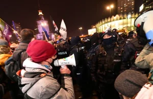 11 zatrzymanych po proteście Strajku Kobiet w Warszawie