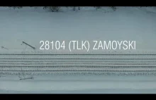W zimowej scenerii pociąg 28104 (TLK) ZAMOYSKI pokonuje most na rzece Świder.