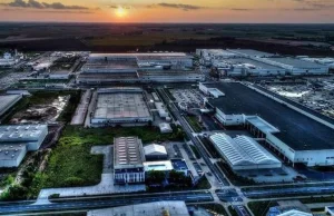 Pod Wrocławiem kończy się budowa największej na świecie fabryki akumulatorów.