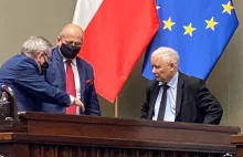 Jarosław Kaczyński bez maseczki w Sejmie