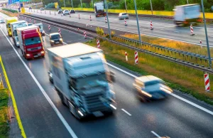 Zakaz wyprzedzania się ciężarówek na autostradach. Mamy decyzję...