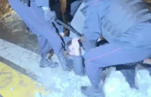 Rosja:Policja kopie i bije pałkami protestujących
