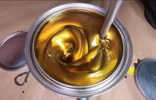 Mieszanie metalicznej złotej farby
