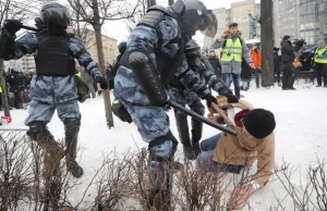 Rau: Jesteśmy zaniepokojeni działaniami Rosji wobec protestujących