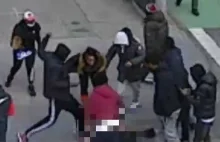USA: Mężczyzna po wyjściu z autobusu zaatakowany przez grupkę osobników. [VIDEO]