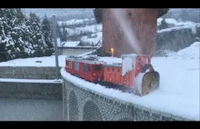 Model pociągu pługiem śnieżnym orzący śnieg - Zimowa odśnieżarka ogrodnicza