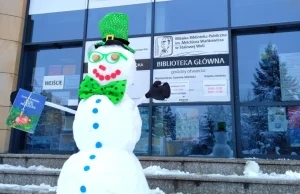 Pracownicy biblioteki szukają imienia dla bałwana. Pomożecie?