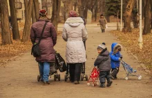 Polacy nadal nie chcą robić dzieci. 500+ nie pomogło.