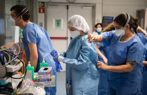 Lockdown do połowy lipca? Pandemia nie ustępuje.