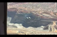 The Super Pit - przelot nad ogromną kopalnią odkrywkową złota w Australii