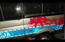 Uczestnicy strajku kobiet pomalowali radiowóz