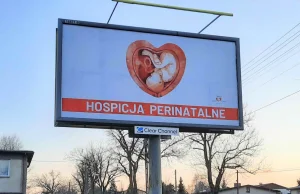 Billboardy z grafiką dziecka w łonie-sercu promują hospicja perinatalne