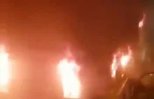 Libańczycy podpalają urząd miasta.