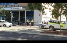 Transport ludzi do hotelu izolacyjnego pod eskortą policji i wojska w Australii