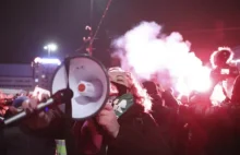 Po protestach w Warszawie 6 osób zatrzymanych, dwóch policjantów w szpitalu