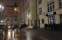 Policja nielegalnie blokuje wejścia do klubów we Wrocławiu