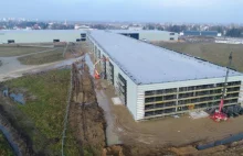Budowa terminala lotniska w Radomiu na zaawans. etapie. Trwa szklenie elewacji