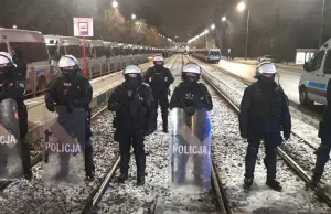 Po co policja koło domu Kaczyńskiego? Odpowiedź komendanta jak z dowcipu w PRL