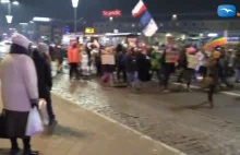 MEGA Strajk Kobiet w Gdańsku: 50 osób, kilka radiowozów [WIDEO]