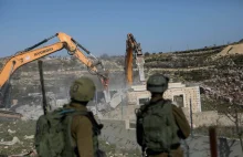 Wojsko izraelskiego okupanta burzyło dom,przy okazji zniszczyli sieć elektryczną
