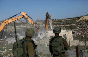 Wojsko izraelskiego okupanta burzyło dom,przy okazji zniszczyli sieć elektryczną