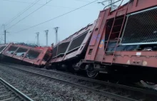 Czechy: Wykolejenie pociągu wiozącego auta