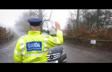 An Garda Síochána czyli irlandzka policja nagrywa wideo by wesprzeć obywateli.