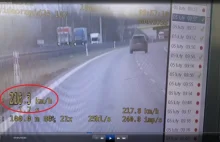 FILM 56-letni pirat drogowy pędził na S8 aż 225km/h. Stracił prawo jazdy...