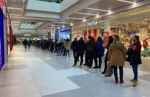 Gigantyczne kolejki w galeriach. Zdjęcia mówią za siebie