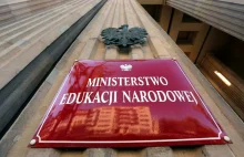 Ilu uczniów chodzi na religię? Ilu jest katechetów? Próbowano się dowiedzieć...