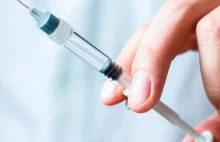 Mężczyzna zmarł 25 minut po podaniu szczepionki przeciw koronawirusowi