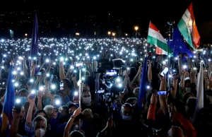 Na Węgrzech też się zaczęło od lokalnych mediów